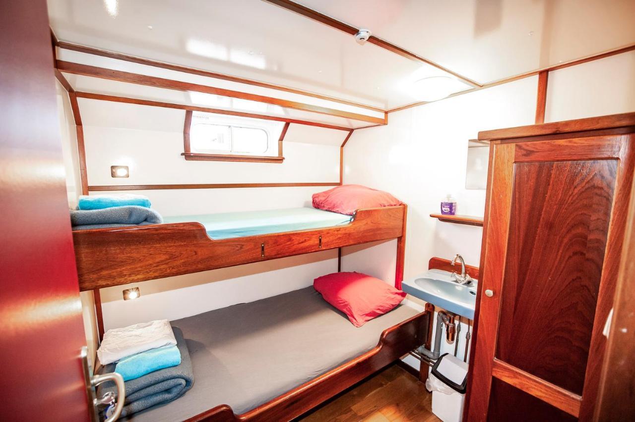 Amsterdam Hotelboat Экстерьер фото