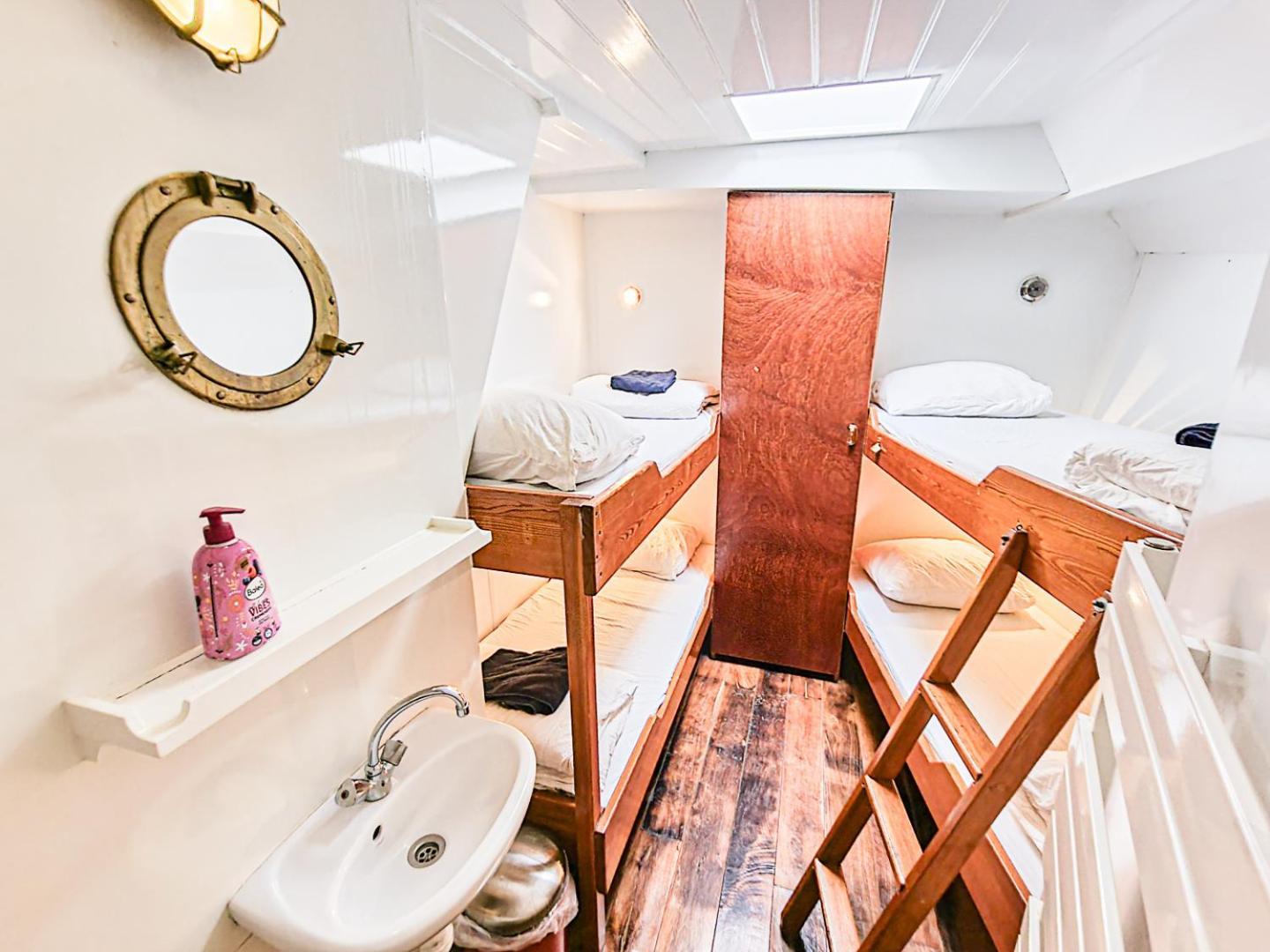 Amsterdam Hotelboat Экстерьер фото