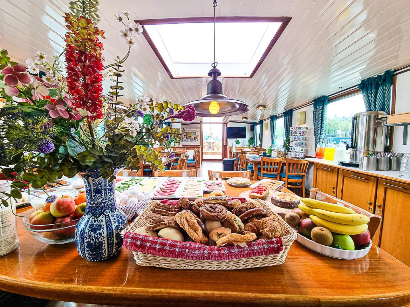 Amsterdam Hotelboat Экстерьер фото